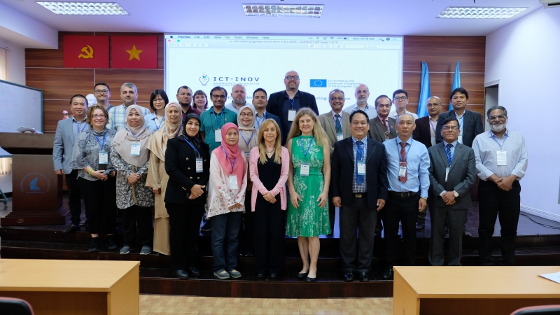 Group photo of the consortium at the meetting.